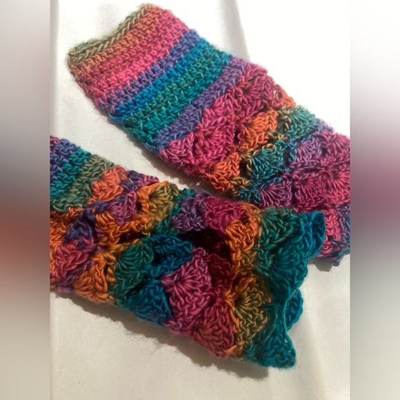 Hand made scarf and mitt set - Picture 3 of 5